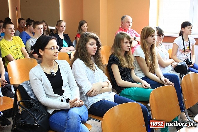 Zdjęcie w galerii na portalu naszraciborz.pl: Nagrodzono młode dziennikarskie talenty wiadomości z regionu