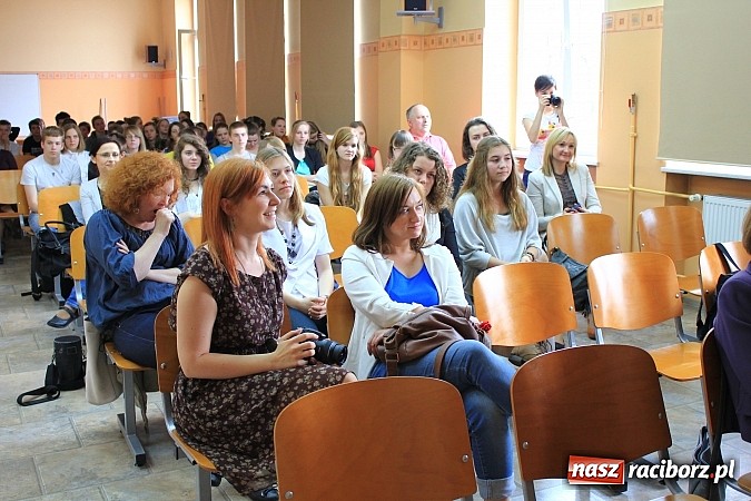 Zdjęcie w galerii na portalu naszraciborz.pl: Nagrodzono młode dziennikarskie talenty wiadomości z regionu