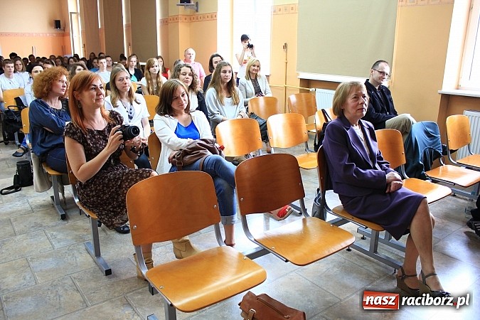 Zdjęcie w galerii na portalu naszraciborz.pl: Nagrodzono młode dziennikarskie talenty wiadomości z regionu