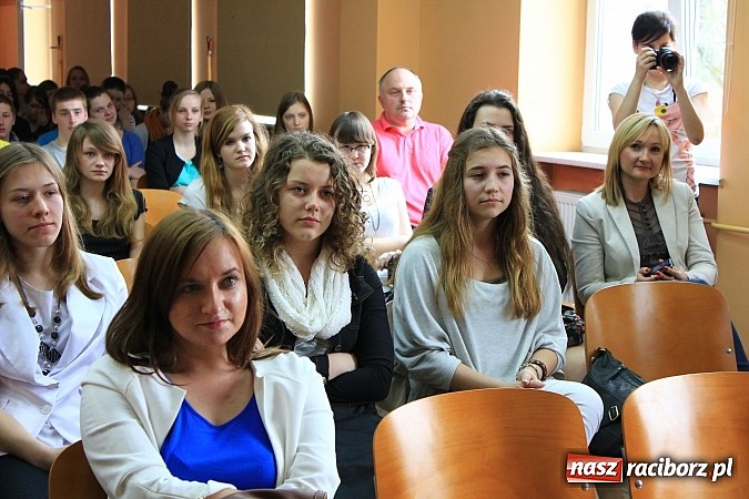 Zdjęcie w galerii na portalu naszraciborz.pl: Nagrodzono młode dziennikarskie talenty wiadomości z regionu