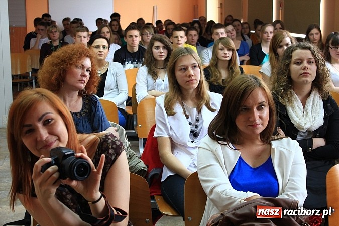 Zdjęcie w galerii na portalu naszraciborz.pl: Nagrodzono młode dziennikarskie talenty wiadomości z regionu