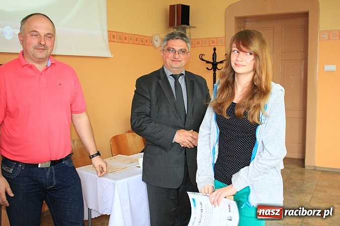 Zdjęcie w galerii na portalu naszraciborz.pl: Nagrodzono młode dziennikarskie talenty wiadomości z regionu