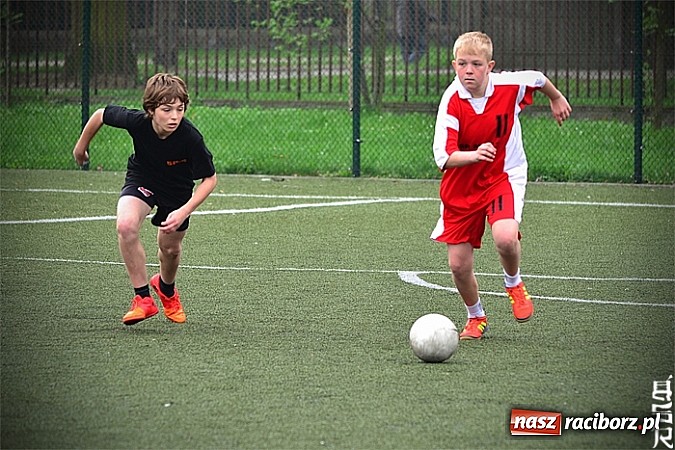 Zdjęcie w galerii na portalu naszraciborz.pl: Zwycięstwo piłkarzy z Czwórki wiadomości z regionu