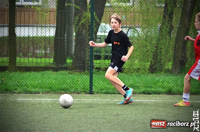 Zdjęcie w galerii na portalu naszraciborz.pl: Zwycięstwo piłkarzy z Czwórki wiadomości z regionu
