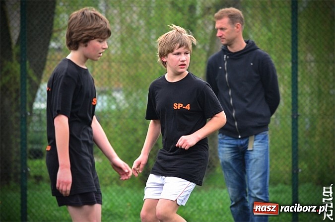 Zdjęcie w galerii na portalu naszraciborz.pl: Zwycięstwo piłkarzy z Czwórki wiadomości z regionu