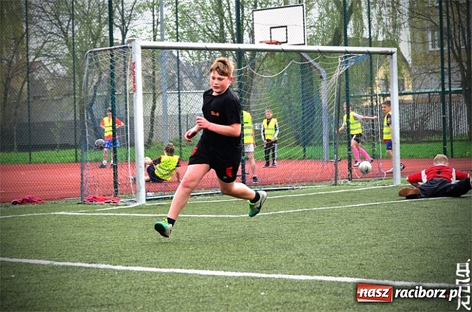 Zdjęcie w galerii na portalu naszraciborz.pl: Zwycięstwo piłkarzy z Czwórki wiadomości z regionu