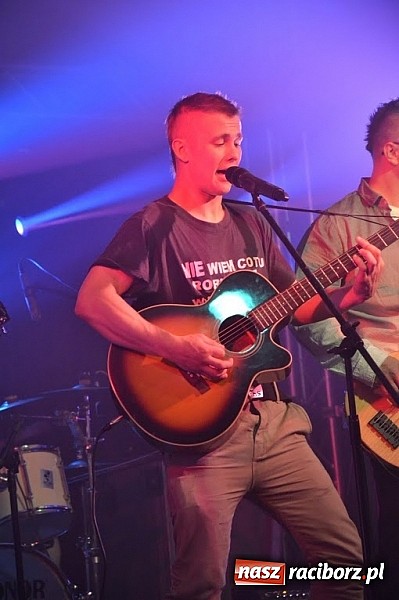 Zdjęcie w galerii na portalu naszraciborz.pl: Koncert Tina Turner Band w Krzanowicach  wiadomości z regionu