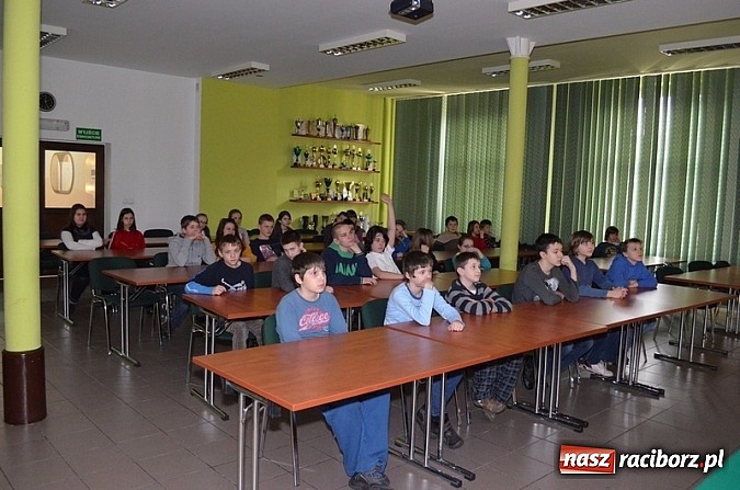 Zdjęcie w galerii na portalu naszraciborz.pl: Pogadanka dla młodzieży w ramach projektu Nauka bez tajemnic wiadomości z regionu