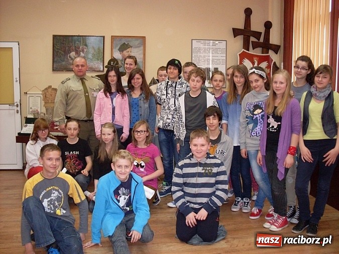 Zdjęcie w galerii na portalu naszraciborz.pl: Pogadanka dla młodzieży w ramach projektu Nauka bez tajemnic wiadomości z regionu