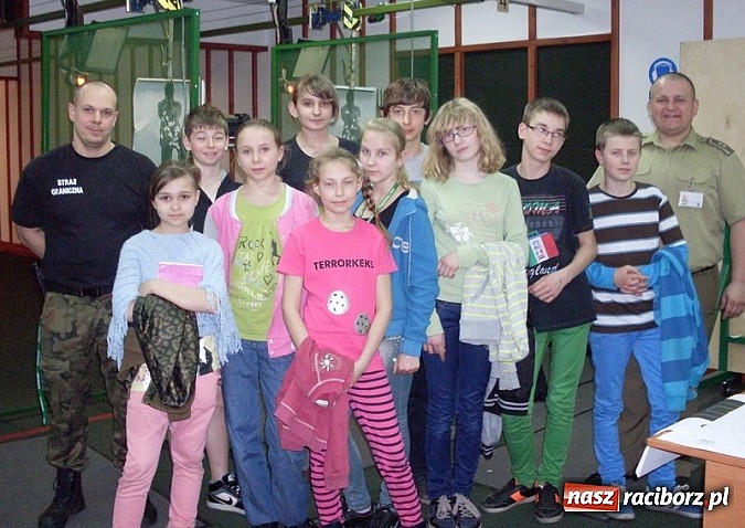 Zdjęcie w galerii na portalu naszraciborz.pl: Pogadanka dla młodzieży w ramach projektu Nauka bez tajemnic wiadomości z regionu