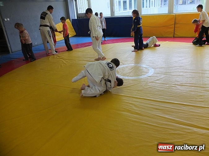 Zdjęcie w galerii na portalu naszraciborz.pl: Dzieci z Krzanowic trenowały w Łamatorze wiadomości z regionu