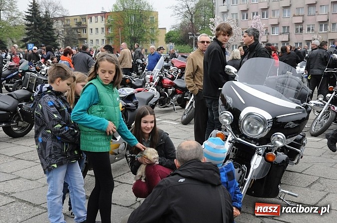 Zdjęcie w galerii na portalu naszraciborz.pl: Sezon 2013 otwarty, czyli doroczna raciborska parada motocyklistów wiadomości z regionu
