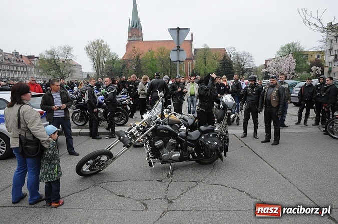Zdjęcie w galerii na portalu naszraciborz.pl: Sezon 2013 otwarty, czyli doroczna raciborska parada motocyklistów wiadomości z regionu