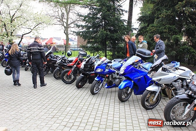 Zdjęcie w galerii na portalu naszraciborz.pl: Św. Mikołaj na otwarciu sezonu motocyklowego wiadomości z regionu