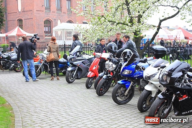 Zdjęcie w galerii na portalu naszraciborz.pl: Św. Mikołaj na otwarciu sezonu motocyklowego wiadomości z regionu