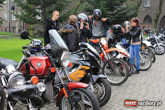 Zdjęcie w galerii na portalu naszraciborz.pl: Św. Mikołaj na otwarciu sezonu motocyklowego wiadomości z regionu