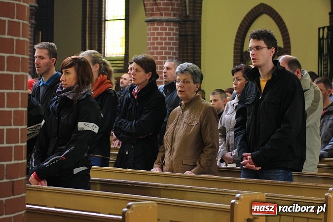 Zdjęcie w galerii na portalu naszraciborz.pl: Św. Mikołaj na otwarciu sezonu motocyklowego wiadomości z regionu