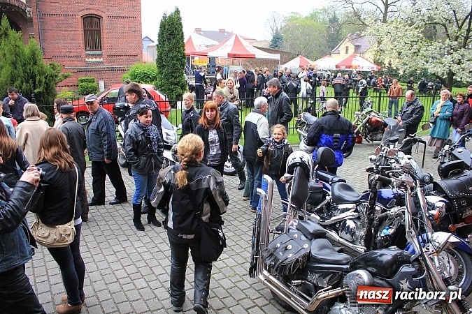 Zdjęcie w galerii na portalu naszraciborz.pl: Św. Mikołaj na otwarciu sezonu motocyklowego wiadomości z regionu