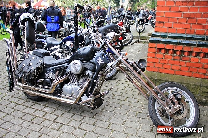 Zdjęcie w galerii na portalu naszraciborz.pl: Św. Mikołaj na otwarciu sezonu motocyklowego wiadomości z regionu