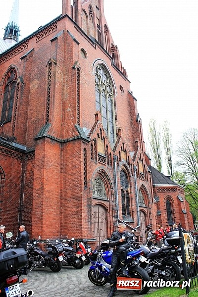 Zdjęcie w galerii na portalu naszraciborz.pl: Św. Mikołaj na otwarciu sezonu motocyklowego wiadomości z regionu