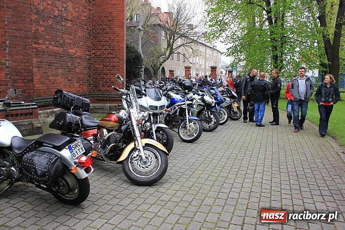 Zdjęcie w galerii na portalu naszraciborz.pl: Św. Mikołaj na otwarciu sezonu motocyklowego wiadomości z regionu