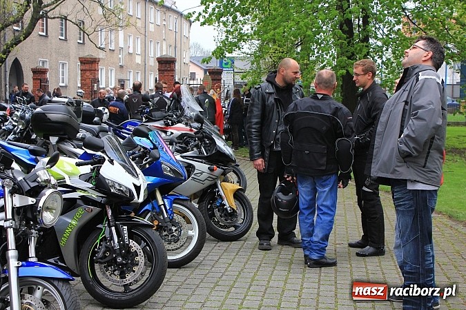 Zdjęcie w galerii na portalu naszraciborz.pl: Św. Mikołaj na otwarciu sezonu motocyklowego wiadomości z regionu