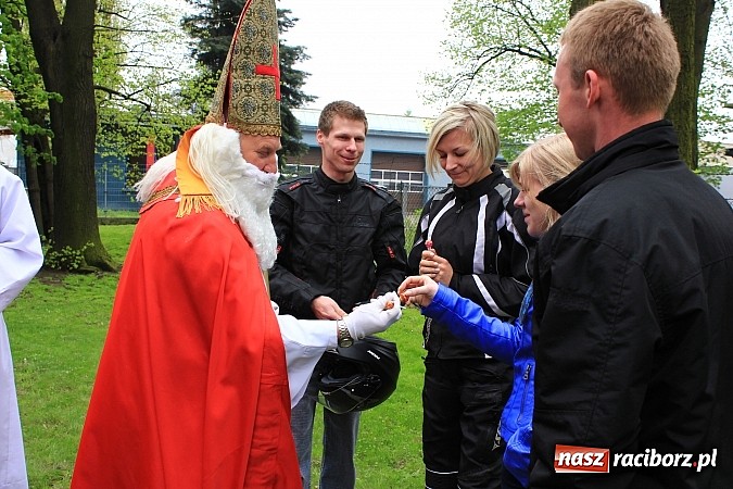 Zdjęcie w galerii na portalu naszraciborz.pl: Św. Mikołaj na otwarciu sezonu motocyklowego wiadomości z regionu