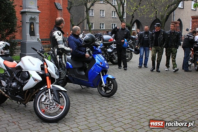 Zdjęcie w galerii na portalu naszraciborz.pl: Św. Mikołaj na otwarciu sezonu motocyklowego wiadomości z regionu