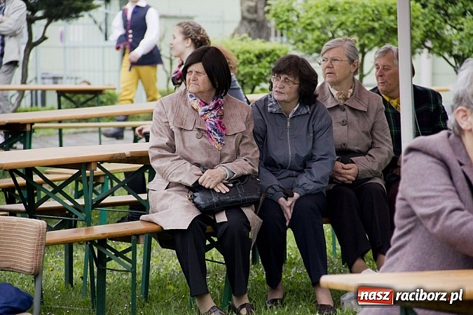 Zdjęcie w galerii na portalu naszraciborz.pl: RCK rozpoczął raciborską majówkę wiadomości z regionu