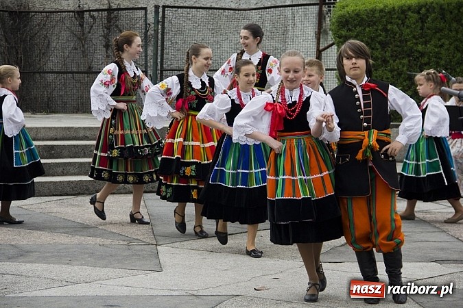 Zdjęcie w galerii na portalu naszraciborz.pl: RCK rozpoczął raciborską majówkę wiadomości z regionu