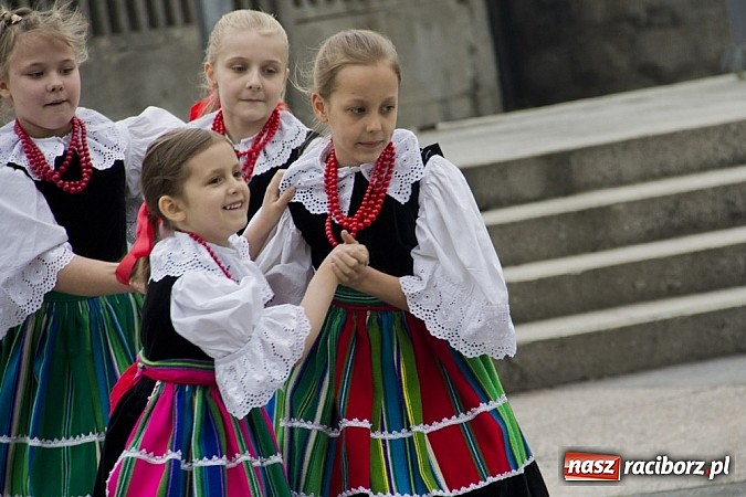 Zdjęcie w galerii na portalu naszraciborz.pl: RCK rozpoczął raciborską majówkę wiadomości z regionu