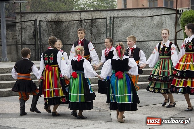 Zdjęcie w galerii na portalu naszraciborz.pl: RCK rozpoczął raciborską majówkę wiadomości z regionu
