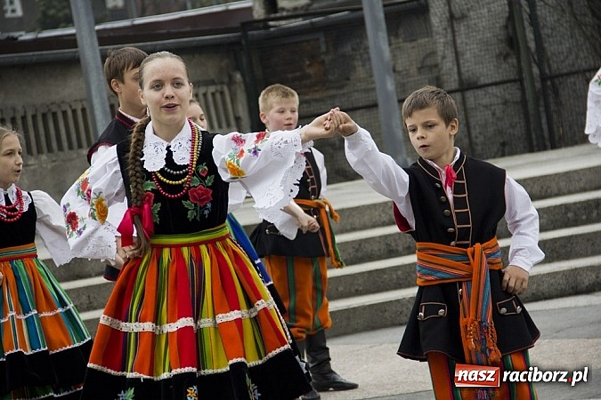Zdjęcie w galerii na portalu naszraciborz.pl: RCK rozpoczął raciborską majówkę wiadomości z regionu