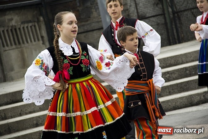 Zdjęcie w galerii na portalu naszraciborz.pl: RCK rozpoczął raciborską majówkę wiadomości z regionu