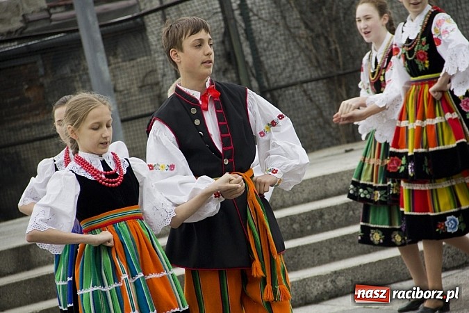 Zdjęcie w galerii na portalu naszraciborz.pl: RCK rozpoczął raciborską majówkę wiadomości z regionu
