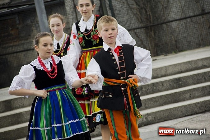 Zdjęcie w galerii na portalu naszraciborz.pl: RCK rozpoczął raciborską majówkę wiadomości z regionu