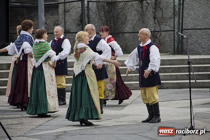 Zdjęcie w galerii na portalu naszraciborz.pl: RCK rozpoczął raciborską majówkę wiadomości z regionu