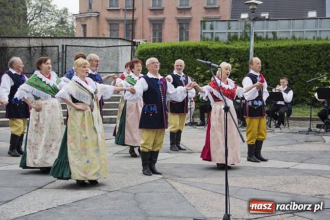 Zdjęcie w galerii na portalu naszraciborz.pl: RCK rozpoczął raciborską majówkę wiadomości z regionu