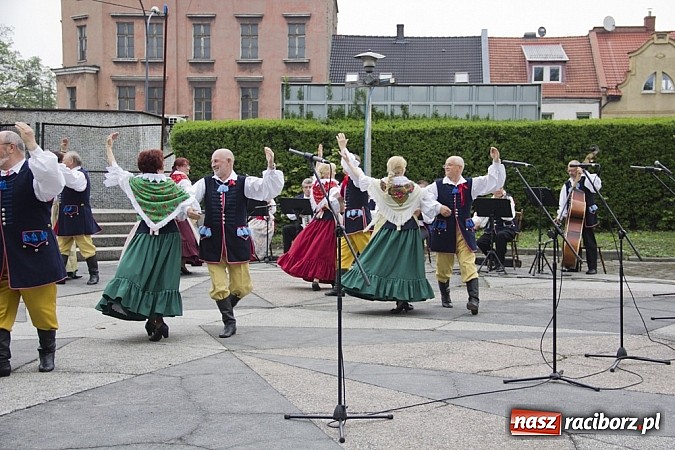 Zdjęcie w galerii na portalu naszraciborz.pl: RCK rozpoczął raciborską majówkę wiadomości z regionu
