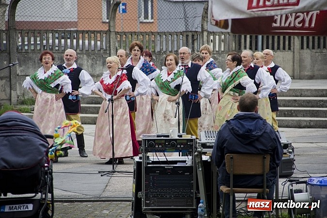 Zdjęcie w galerii na portalu naszraciborz.pl: RCK rozpoczął raciborską majówkę wiadomości z regionu