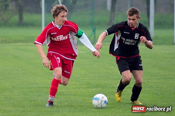 Zdjęcie w galerii na portalu naszraciborz.pl: Juniorzy Rafako rycerzami wiosny. Hat-trick Michała Konieczko wiadomości z regionu