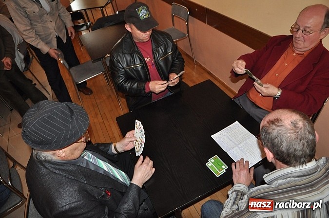 Zdjęcie w galerii na portalu naszraciborz.pl: W remizie w Nędzy zagrali w skata wiadomości z regionu