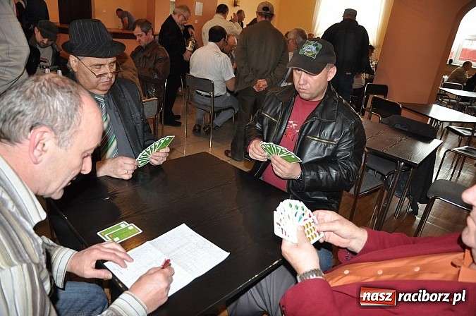 Zdjęcie w galerii na portalu naszraciborz.pl: W remizie w Nędzy zagrali w skata wiadomości z regionu