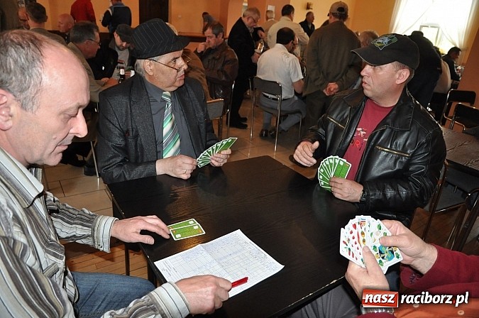 Zdjęcie w galerii na portalu naszraciborz.pl: W remizie w Nędzy zagrali w skata wiadomości z regionu