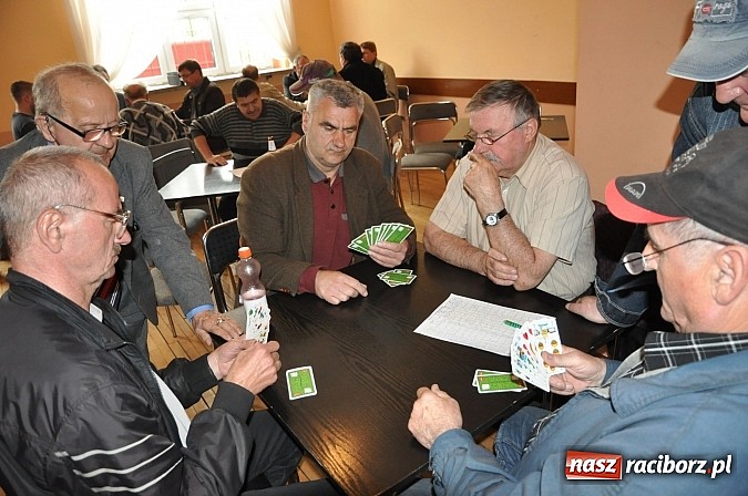 Zdjęcie w galerii na portalu naszraciborz.pl: W remizie w Nędzy zagrali w skata wiadomości z regionu