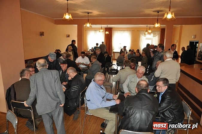 Zdjęcie w galerii na portalu naszraciborz.pl: W remizie w Nędzy zagrali w skata wiadomości z regionu