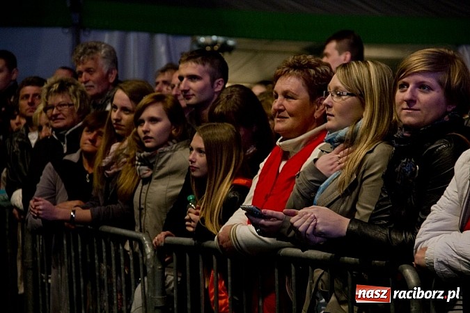 Zdjęcie w galerii na portalu naszraciborz.pl: Pierwszy dzień majówki w Nędzy wiadomości z regionu