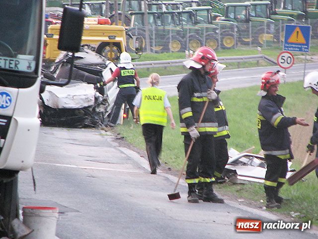 Zdjęcie w galerii na portalu naszraciborz.pl: Tragedia na drodze w Rudniku wiadomości z regionu