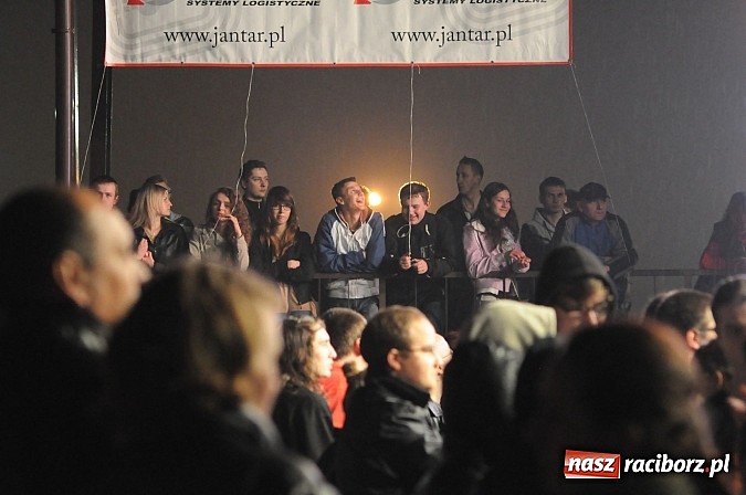 Zdjęcie w galerii na portalu naszraciborz.pl: Big Cyc na majówce w Nędzy, czyli Ruski keczap w strugach deszczu wiadomości z regionu