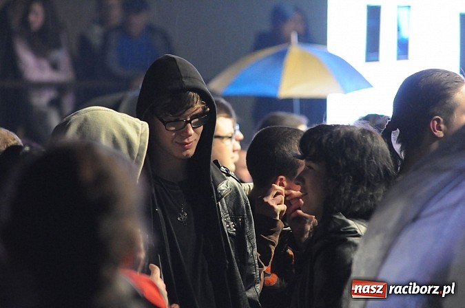 Zdjęcie w galerii na portalu naszraciborz.pl: Big Cyc na majówce w Nędzy, czyli Ruski keczap w strugach deszczu wiadomości z regionu